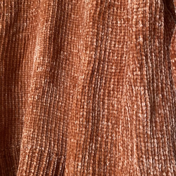 Super soft burnt orange sweater - Picture 2 of 3